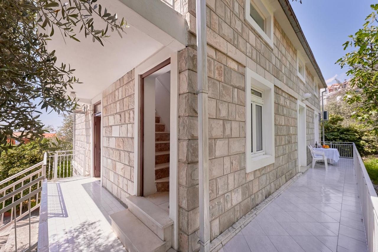 Apartmani Kuca U Maslinama Свети Стефан Екстериор снимка