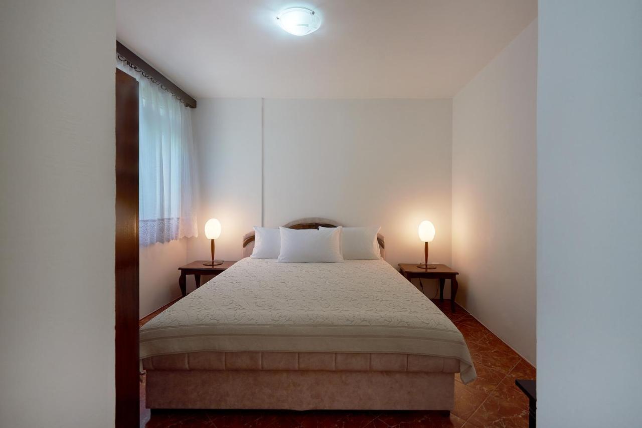 Apartmani Kuca U Maslinama Свети Стефан Екстериор снимка